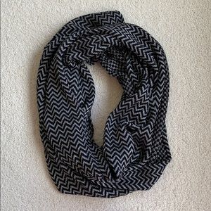 Aqua brand infinity scarf black and silver